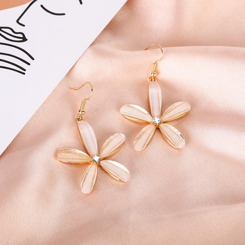 Light Luxury Exquisite Micro-inlaid Zircon Flower Earrings Elegant High-end Pearl Stud Earrings Niche Design Temperament Earrings