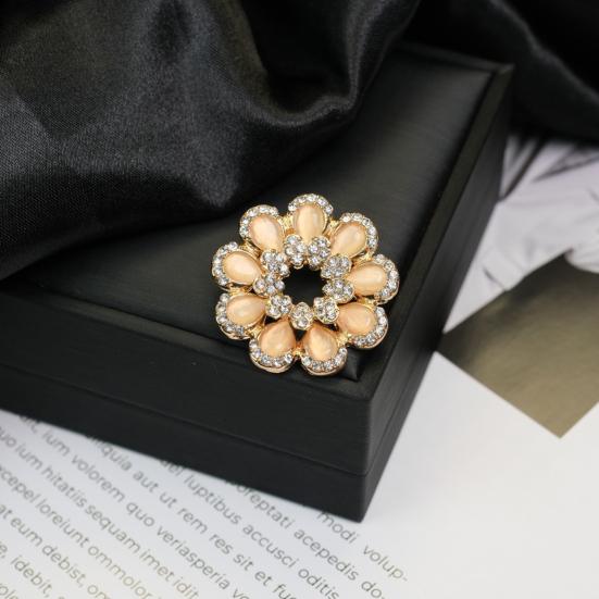 Brooch Retro Style Flower Plant Design Suit Lapel Pin with Faux Opal Inlaid Sweaters Collars Hats Bags Coats Scarves Badge Outfit Accessory