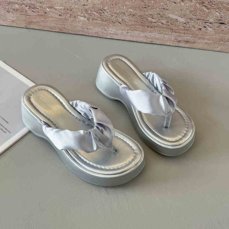 

Летние плоские шлепанцы на платформе Женские модные шлепанцы с перемычкой для пальца Повседневные удобные пляжные платья Шлепанцы 35 серебряный
