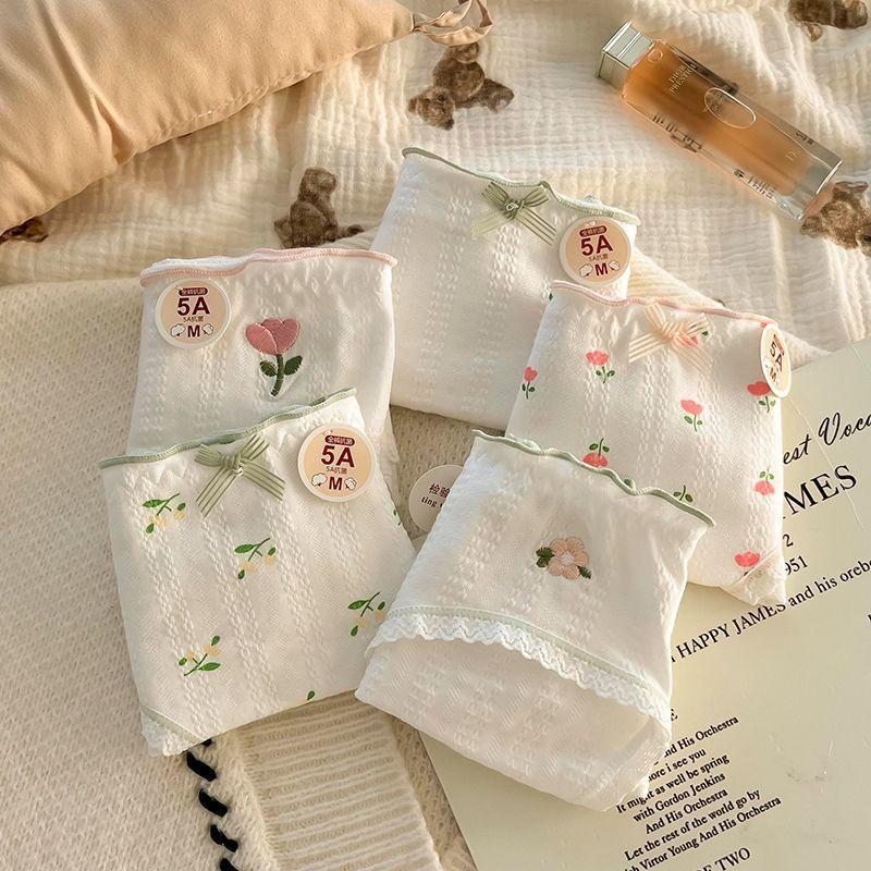 Rural Style Girl Panties with Antibacterial and Breathable Features Featuring A Waist and Hips and A Cute Student Triangle Women’s Panties