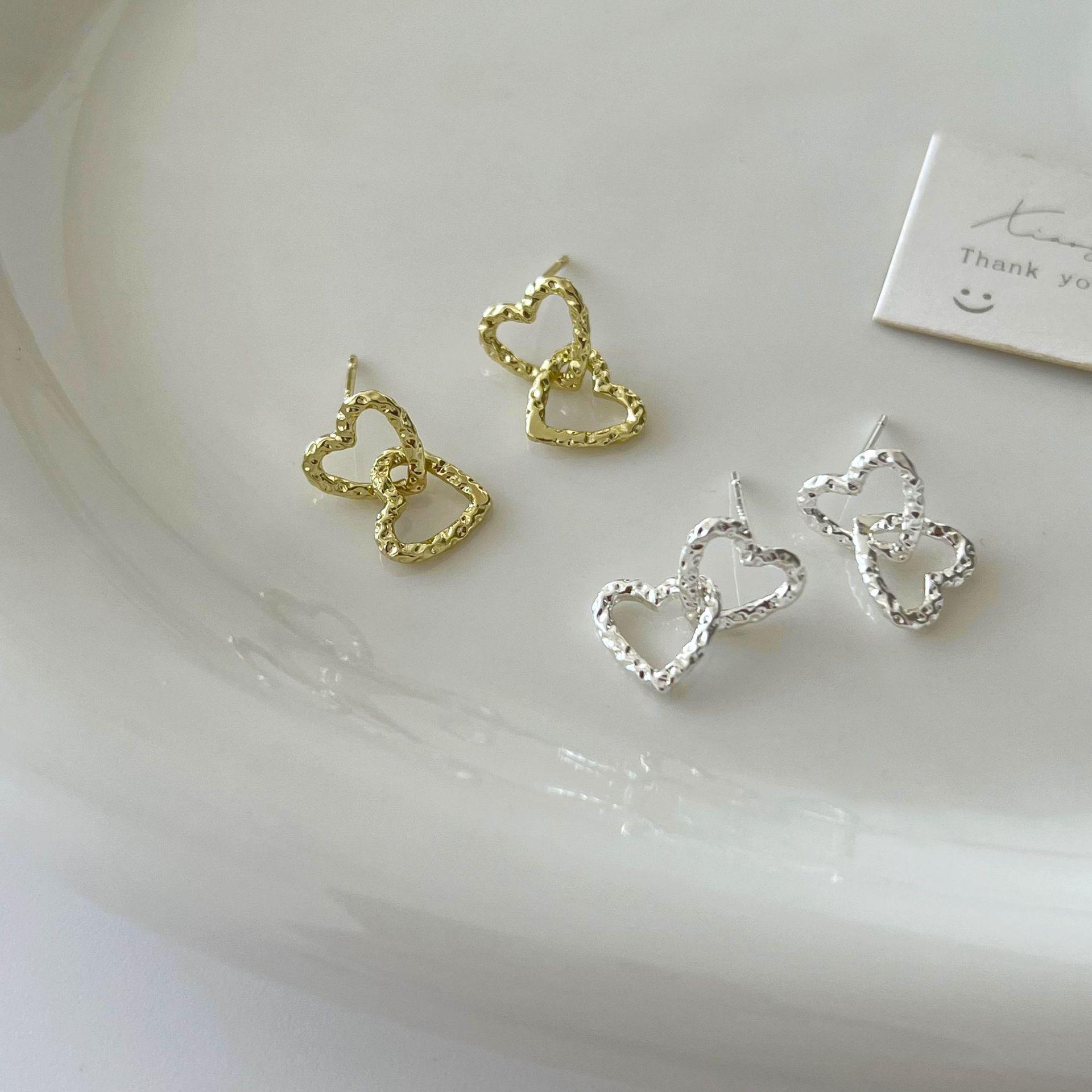 

Silver Needle Love Stud Earrings: Elegant, Versatile, and Chic for Commuting Women