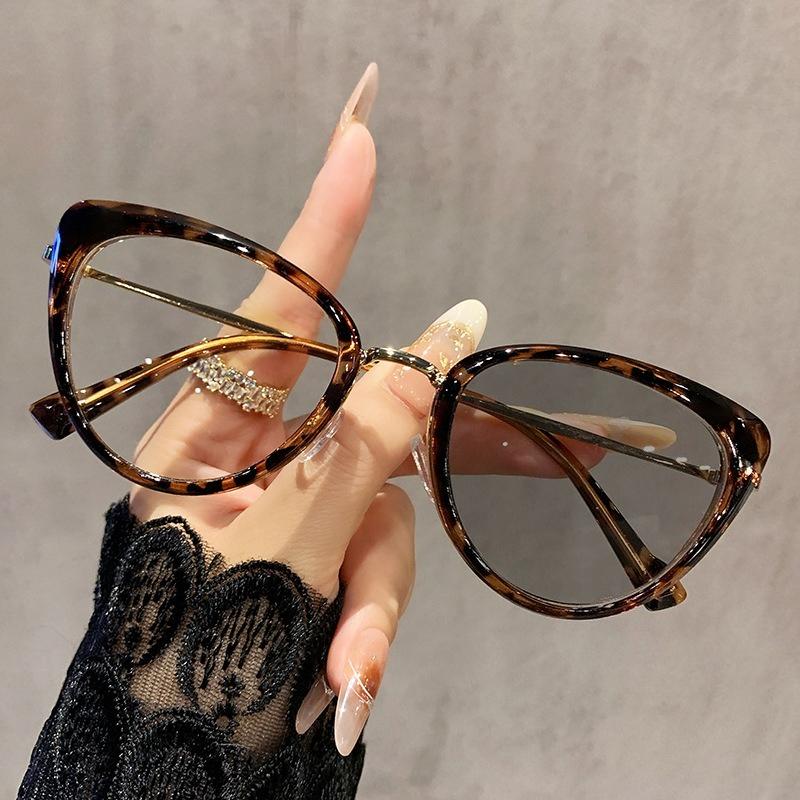 Ochelari pentru Miopie cu Schimbare de Culoare, Ochelari Fotocromici Retro la Modă Ochi de Pisică, Protecție Ochi Blocare Lumină Albastră, Dioptrie Până la -4.0