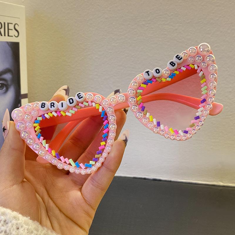 Bridal Rhinestone Heart Sunglasses: Pearl-Embellished Wedding Party Shades for Brides