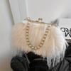 Geantă Satchel Elegantă din Blană Artificială cu Mâner de Perle Geantă de Seară Pufoasă și Moale Portofel de Damă la Modă Geantă de Mână Culoare Solidă cu Închidere Tip Kiss