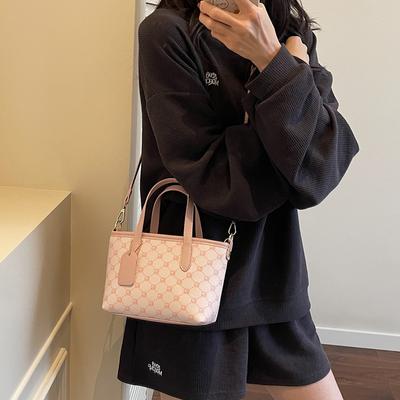 Today's Popular Portable Small Bag Women's New Fashion Shoulder Bucket Bag Versatile Commuter Messenger Bag