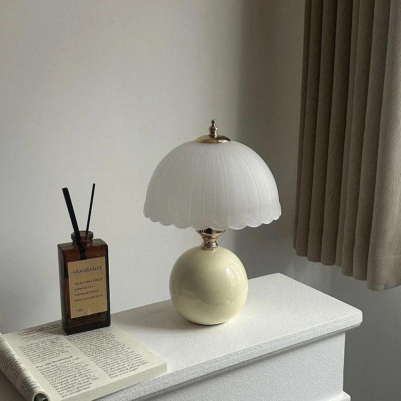 Classic Flower Bud Table Lamp Modern Art Table Lamp Bedroom Bedside Lamp Decorative Table Lamp Flower Bud Desk Lamps Night Light