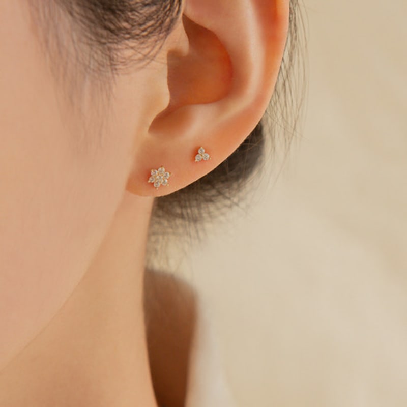 LUNNE 14k Mini Cubic Blossom Earrings (14k Gold) A03