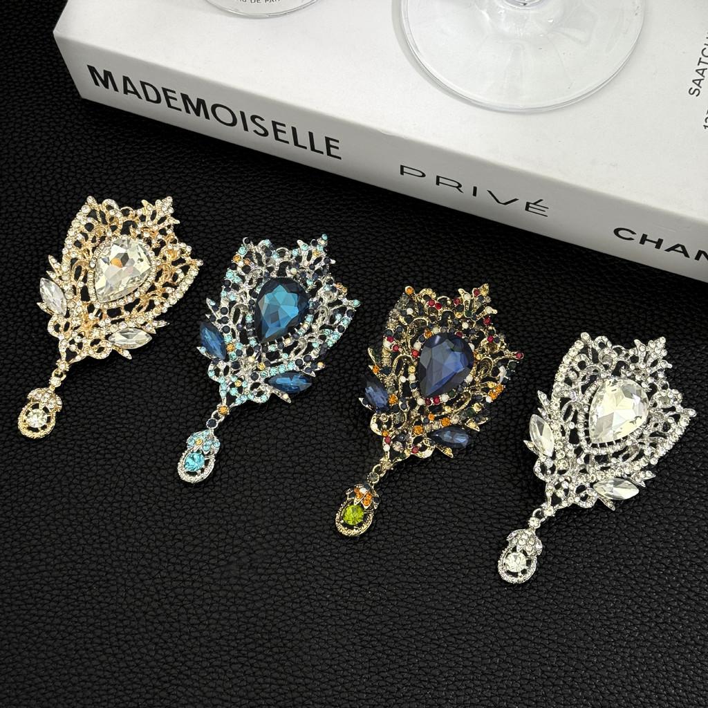 Vintage Crown Water Drop Brooch With Alloy Material For Elegant Festive Wear