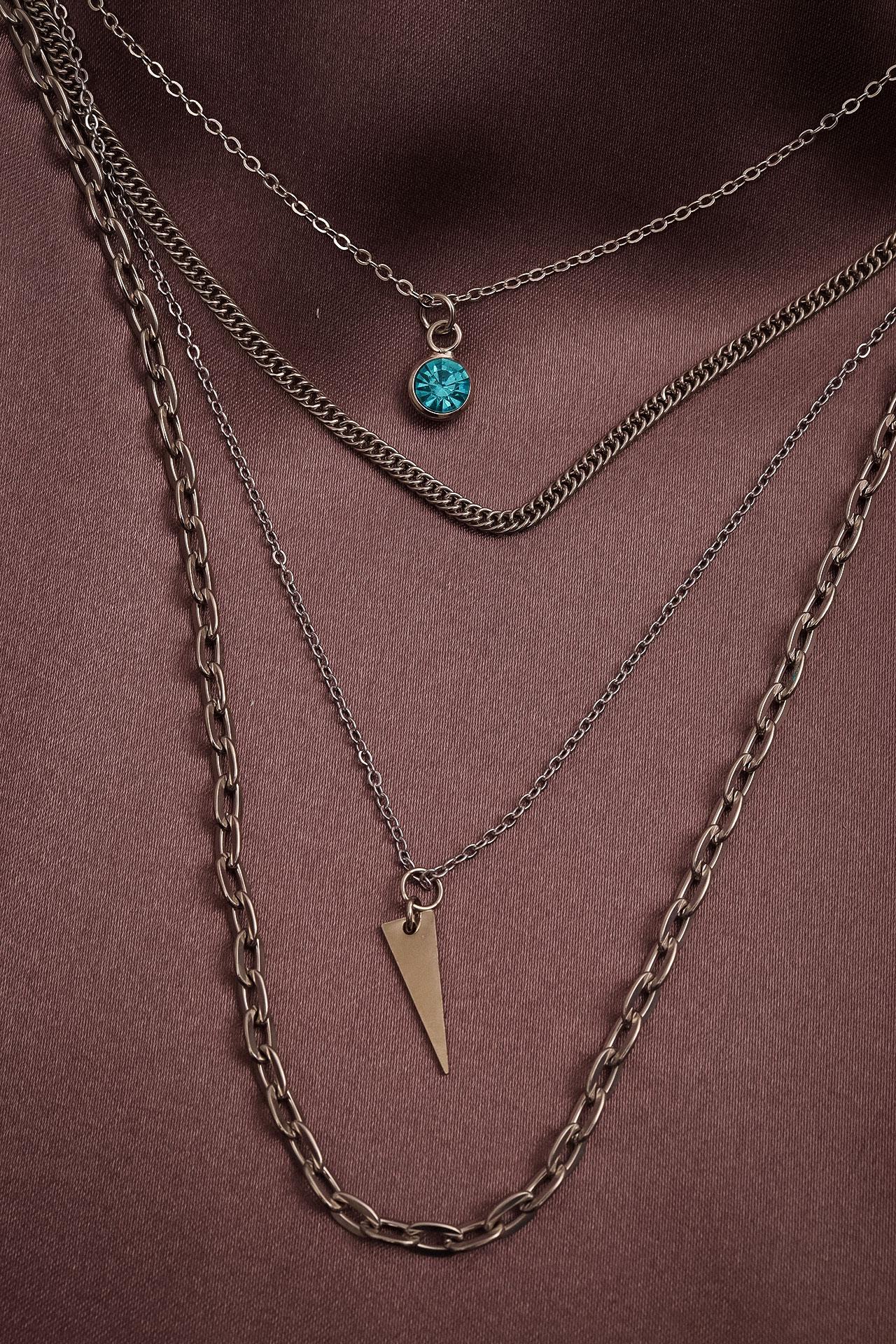 

Ожерелье из 4 частей серебряного цвета с сочетанием цветов