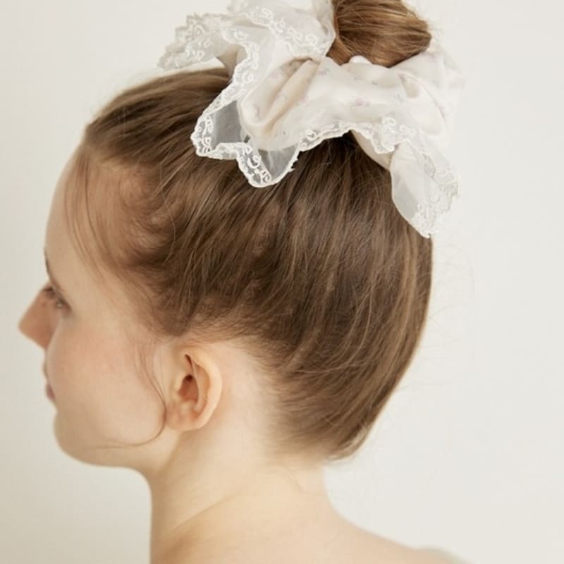 sweatsweet BIG LACE SCRUNCHIE - CREAM