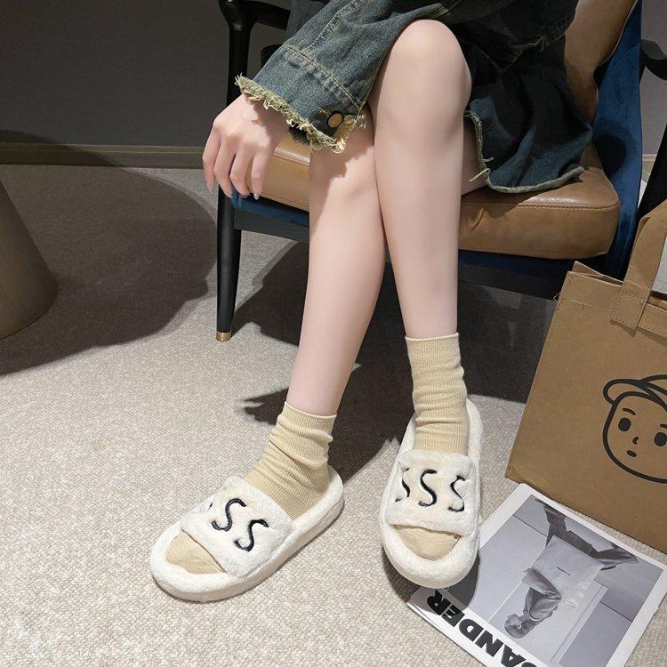 

Mao Mao slippers women s 2024 autumn and winter new Internet celebrity fashion letters thick-soled outer slippers warm indoor cotton slippers 40