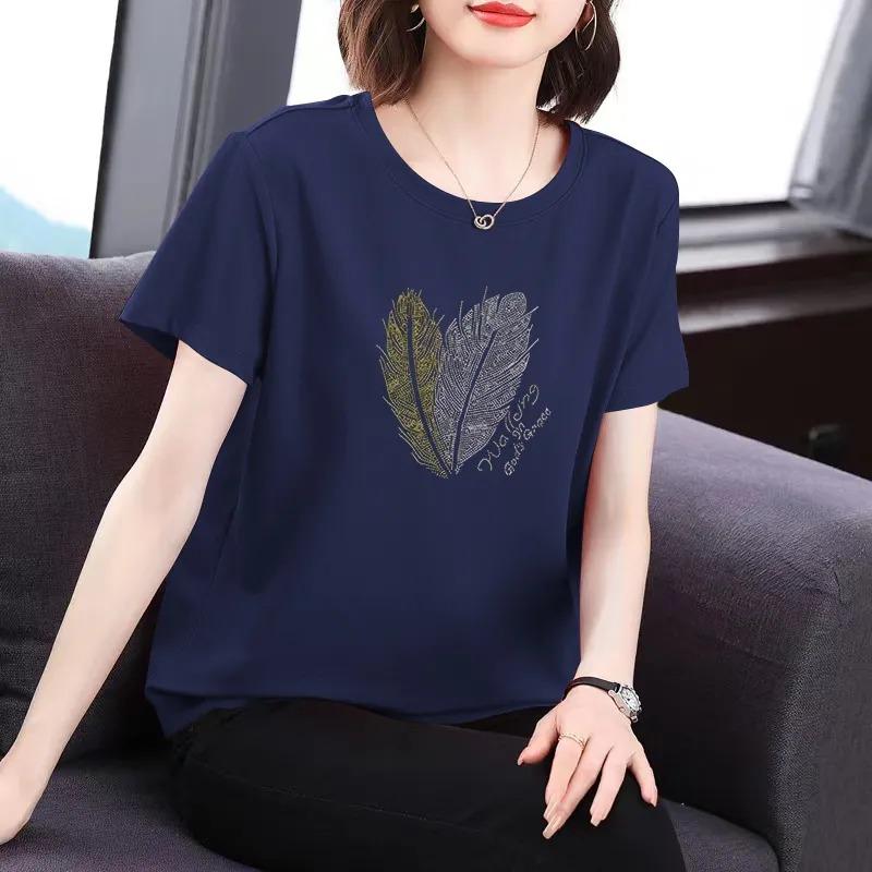 

Женская бордовая футболка с круглым вырезом, коротким рукавом, украшенная перьями и стразами L темно-синий