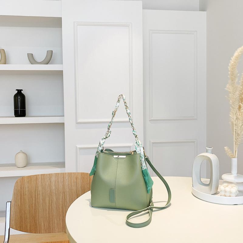 Retro Texture Large Capacity Bucket Bag Women's Summer New Fashion Messenger Bag Commuter Solid Color Shoulder Bag