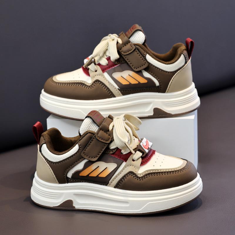 

2026Spring new children s sneakers for boys, black and white versatile kids shoes with soft soles, leather surface, and Velcro closure, casual 32-37One Hand6Double коричневий