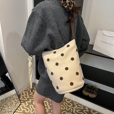 Winter Large-capacity Woolen Bag Women's 2025 New Fashion Polka Dot College Wind Bucket Bag Versatile Messenger Bag