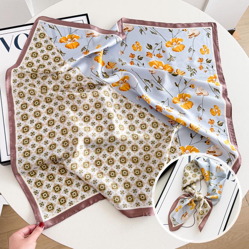 Damski jedwabny szalik w koreańskim stylu: Wszechstronny kwadratowy szalik z kamelią na wiosnę i jesień - do noszenia na szyi, na torebce lub we włosach