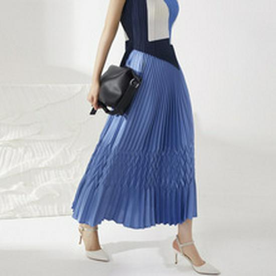 Miyake Pleated Women's Summer Two-Piece Suit - Elegant Age-Reducing Set
