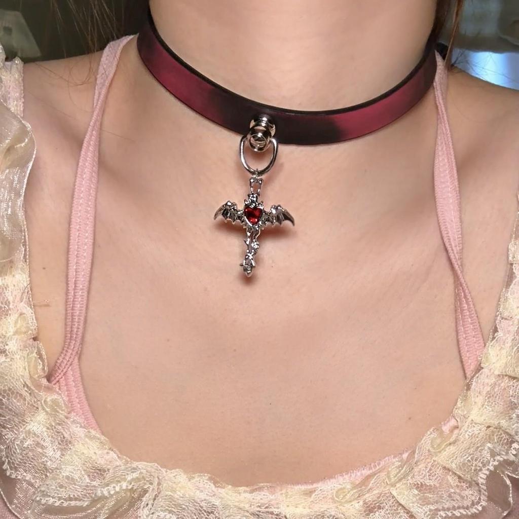Chique Pittige Meisje Leren Bel Choker Ketting – Uniek Minderheidsontwerp