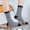 Trendige japanische Kontrast-Schachbrett-Plaid-Mittelrohrsocken für Herren & Damen - Herbst/Winter Blau Sportlicher Stil