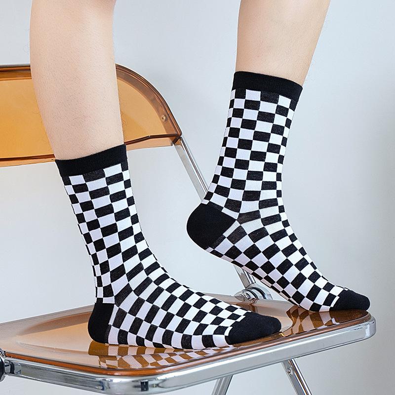 Trendige japanische Kontrast-Schachbrett-Plaid-Mittelrohrsocken für Herren & Damen - Herbst/Winter Blau Sportlicher Stil