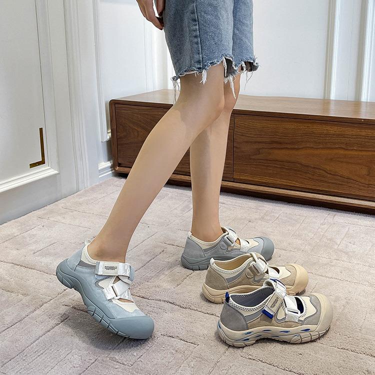 Traubenmutter gleiche modische neue Farbe atmungsaktiv ausgehöhlt großer Kopf Canvas Klettverschluss erhöhend hässlich süße Papa-Schuhe Frauen