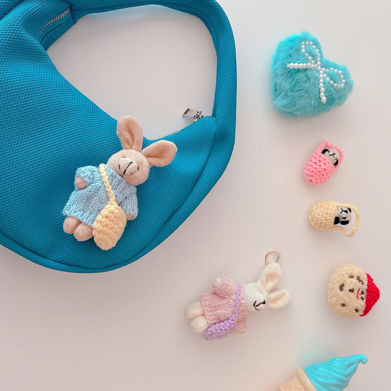 Knitted rabbit brooch keychain (4 types)