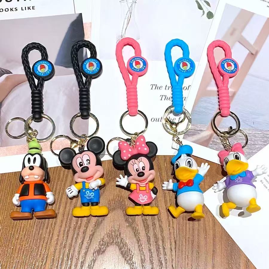 Donald Duck Classic Mickey Minnie Donald Duck Keychain Pendant Car Keychain Promotional Gift Night Market