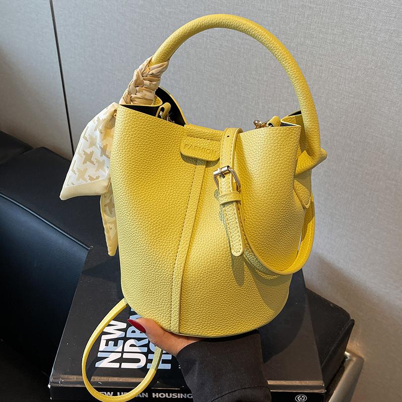 Popular temperament portable bucket bag 2025 spring new high-end messenger bag popular fashion women's shoulder bag