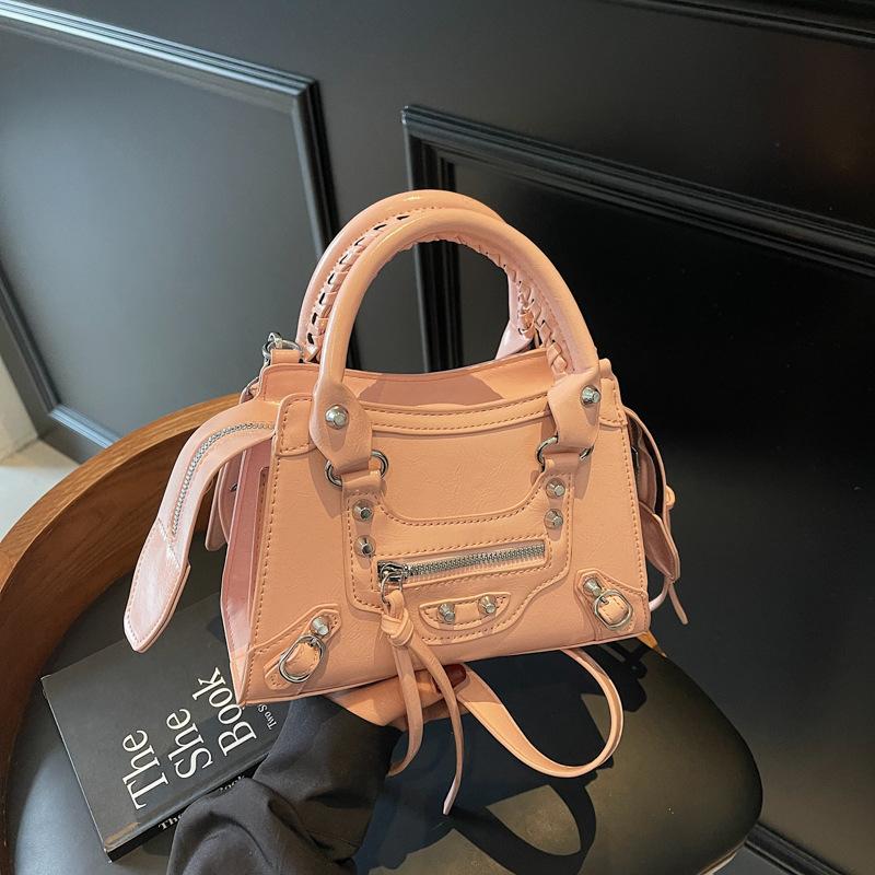 New high-end fashion rivet bull nose locomotive bag portable shoulder crossbody trendy women's bag