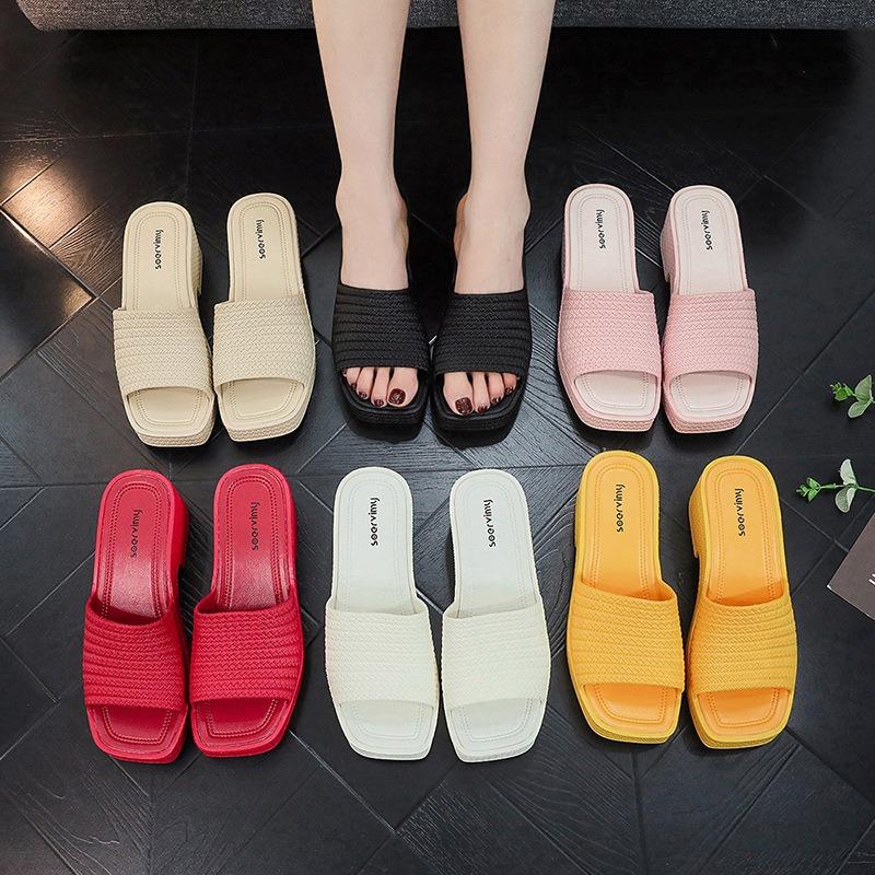 Léto Nové Silná podrážka Vysoký podpatek Francouzské svrchní oblečení Protiskluzové Dámské sandálové pantofle Lehké tlusté podpatky One Line Shower Vyvýšené pantofle