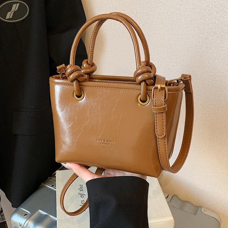 This year's popular bags are women's autumn and winter versatile 2025 new trendy fashion messenger handbag bucket bag