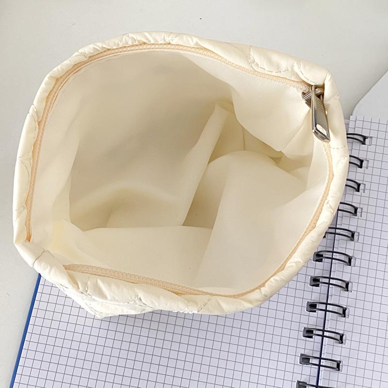 Ins Embroideried Small Cosmetic Bag Pouch Quilted Cotton Love Makeup Bag Travel Organizer Clutch Bag Women Sanitary Pad Pouch