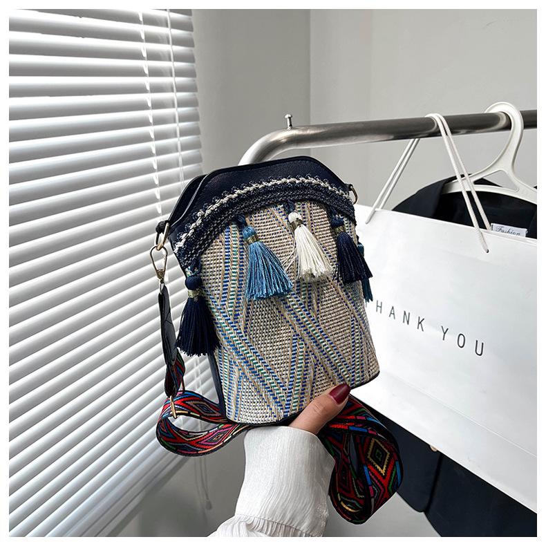 High-End 2025 Women's Ethnic Woven Tassel Crossbody Bucket Bag
