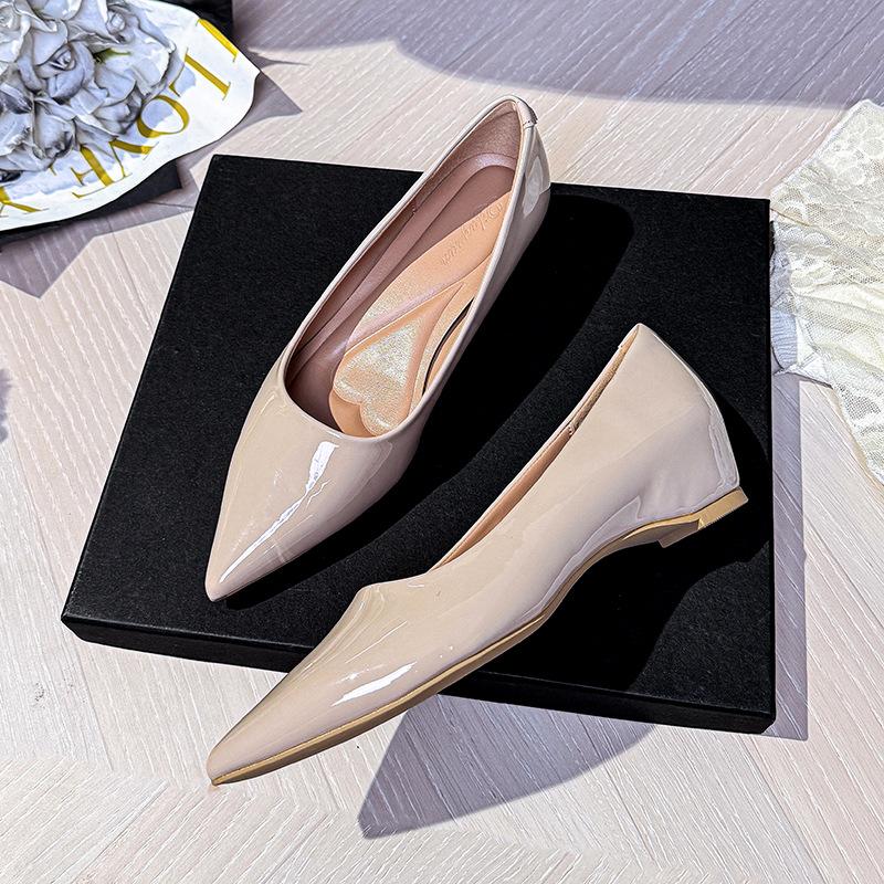 Black temperament commuter professional women's shoes pointed inner height increase women's shoes 2025 spring and autumn new French versatile flats