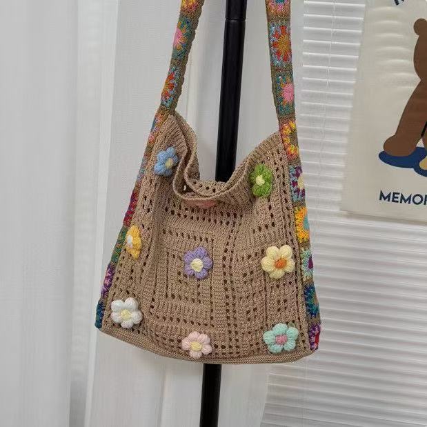 Summer super fire woven bag women's new literary and artistic style wool knitted vacation beach bag shoulder messenger bag