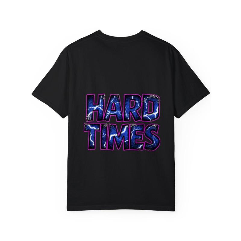 Weißes T-Shirt mit Hard Times Lightning Text Grafik für Freizeitkleidung
