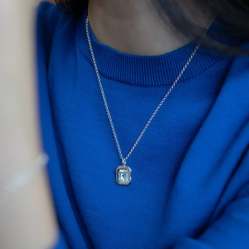 Invisible collage SQUARE BLOOM NECKLACE_AQUAMARINE