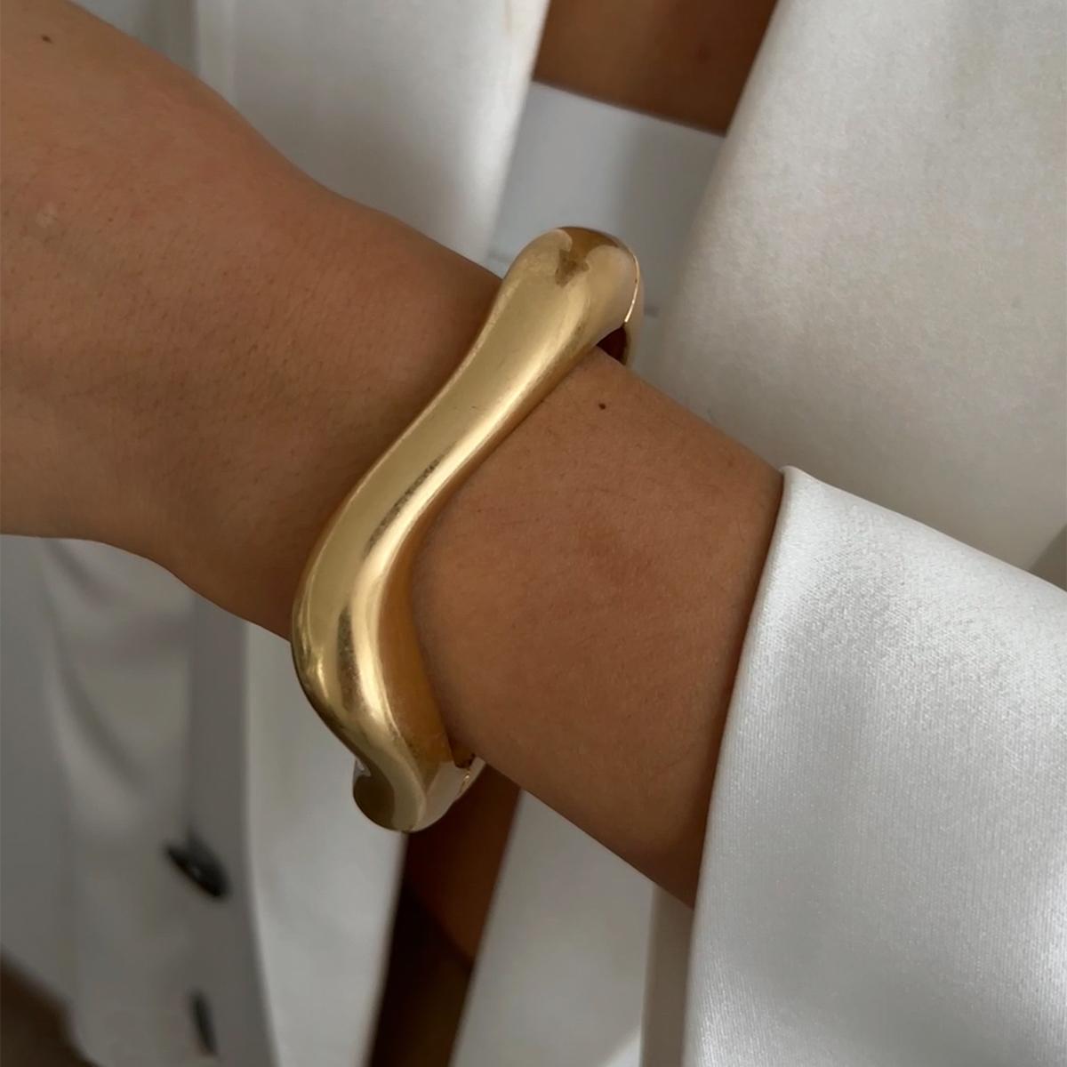 IngeSight.Z Creative Design Hammer Texture Heavy Metal Bangles for Women Classic Wave Shaped Bracelet Ladies Punk Party Jewelry