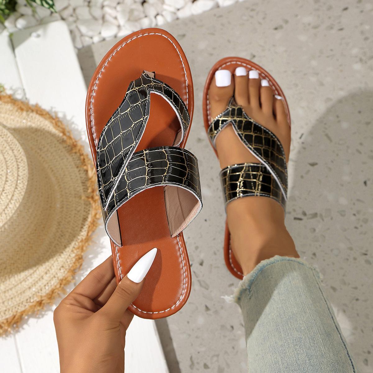 

2025 summer new flip-flops large size open-toed cold slippers women s border foreign trade flat-bottomed beach shoes 43 чёрный