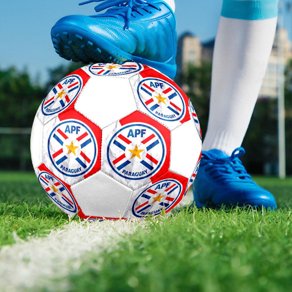 Logo de l'équipe nationale de football du Paraguay Ballon de Football Taille 5, Cousu à la Machine PVC, Durable & Très Rebondissant, Convient à Tous les Âges, Articles de Fan, Matches & Utilisation Extérieure.