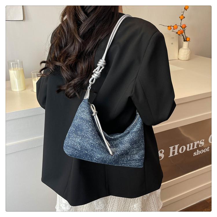 Popular denim bags, high-end sense, popular shoulder bags, fashionable commuting, new Baita messenger bags