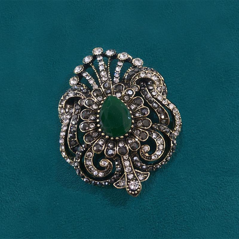 Vintage Palace Design Crystal Brooch Medieval Fashion Baroque Atmospheric Rhinestone Pendant Clothing