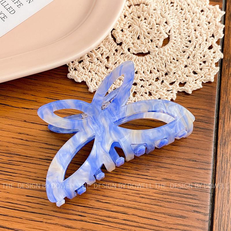 Trendy Acrylic Hair Claw Clip In Beautiful Candy Colors Ideal For Fashionable Women