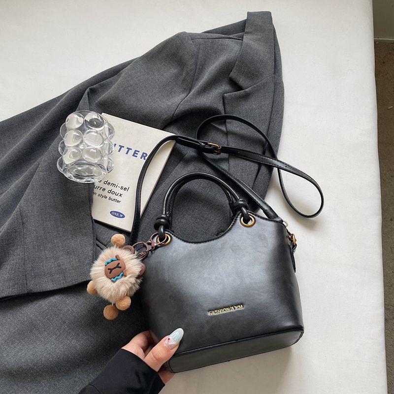 

Fancy Retro Bags Women s Winter 2024 Popular All-Matching Textured Hand Bag Shoulder Cross Body Bucket Bag Black with pendant