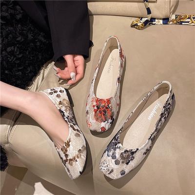 Mode 2024 Vår och Sommar Nya Casual Damskor Broderad Broderi Låg Utskärning Rund Tå Slip-on Skor Dam Stor Storlek