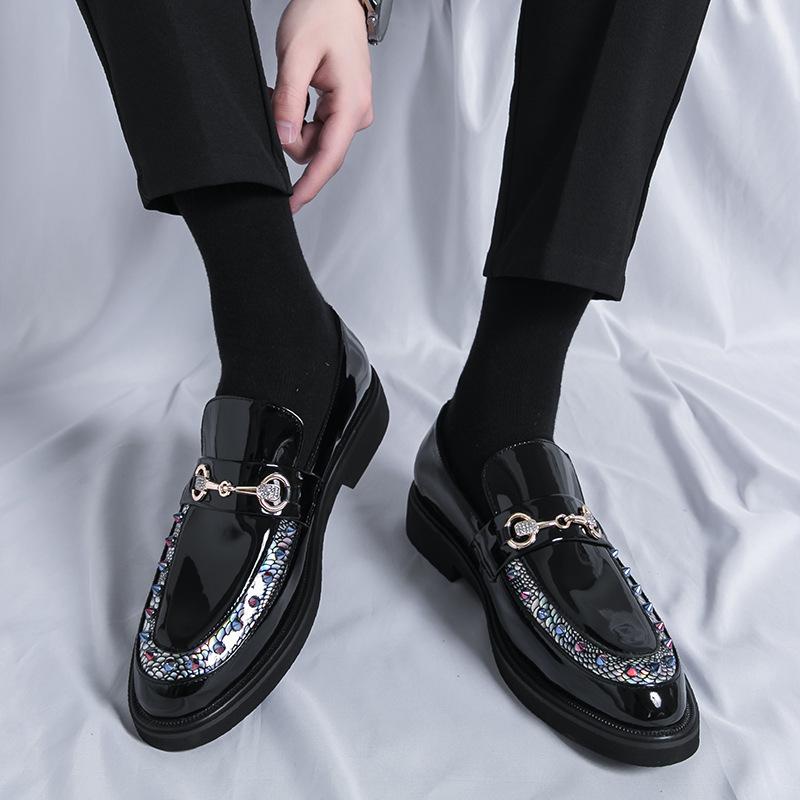 

Large size men s shoes British small leather shoes suede wedding pointed leather shoes men s store night tide shoes men s hairstylist leather shoes 46 чорний