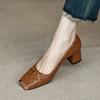 Einzelner Schuh 2026 Frühling und Herbst neue französische Retro-Quadratspitze dicker Absatz Metallkette kleine Lederschuhe