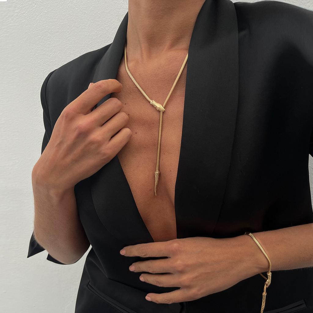 Fashion Sense Flat Snake Braided Alloy Necklace Simple Tassel Snake Head Pendant Collar Bone Chain Premium Sense Commuter Party Womens Necklace