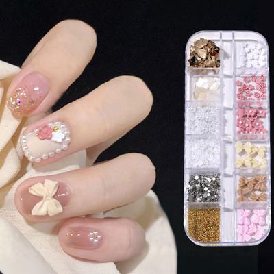 Nail art – Strass e decorazioni per unghie
