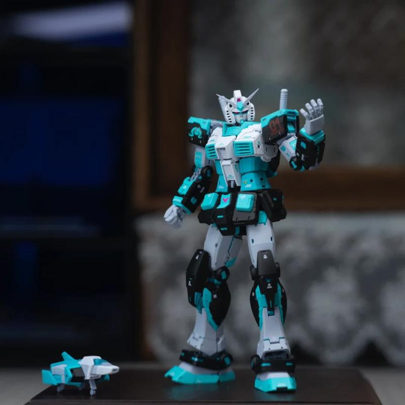 Omezená edice RG 1/144 RX-78-2 Ver.2.0 Hatsune Miku Ver. Montážní stavebnice Akční figurky Módní plastové hračky Sběratelské modely
